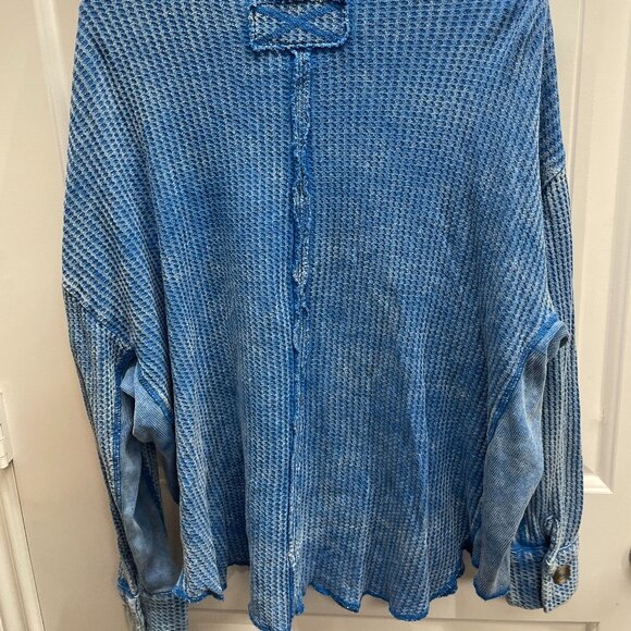 Zenana Outfitters BLUE Waffle Mineral Wash Distressed Button Down Shacket Top - Picture 7 of 7
